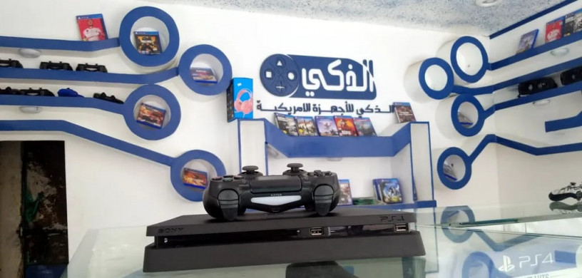 جهاز ps4 سلم مثل الجديد مهكر مستقر 100% محمل العاب جاهز بسعر مناسب جدا 92