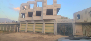 عماره3ادوار للبيع في مدينة إب عمارة3آدوآر بوابة حوش للسيارات مدخلين المساحه8قصب