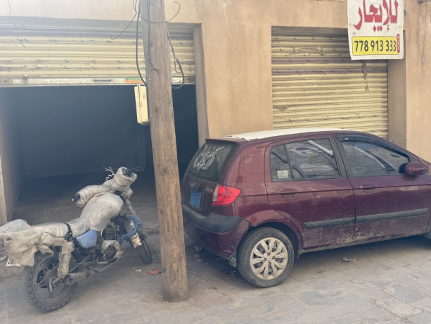 محل فتحتين مع الكهرباء مجاناً .
